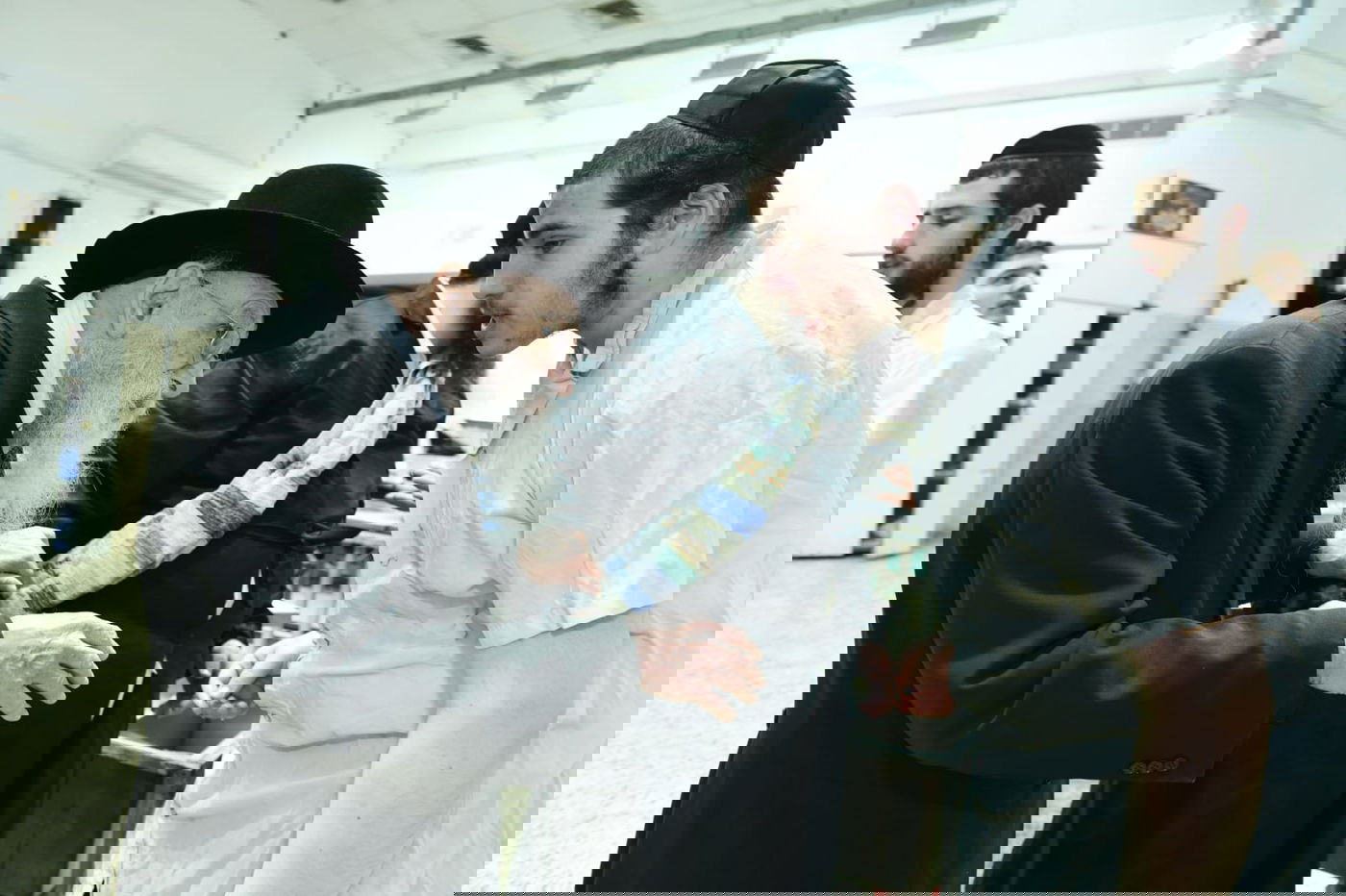 כך ה'חזונאישניקים' אופים מצות • תיעוד ענק