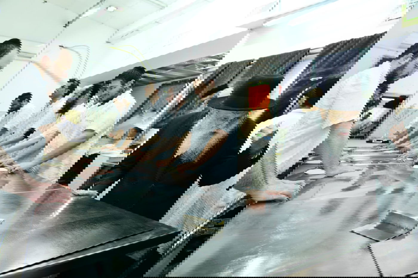 כך ה'חזונאישניקים' אופים מצות • תיעוד ענק