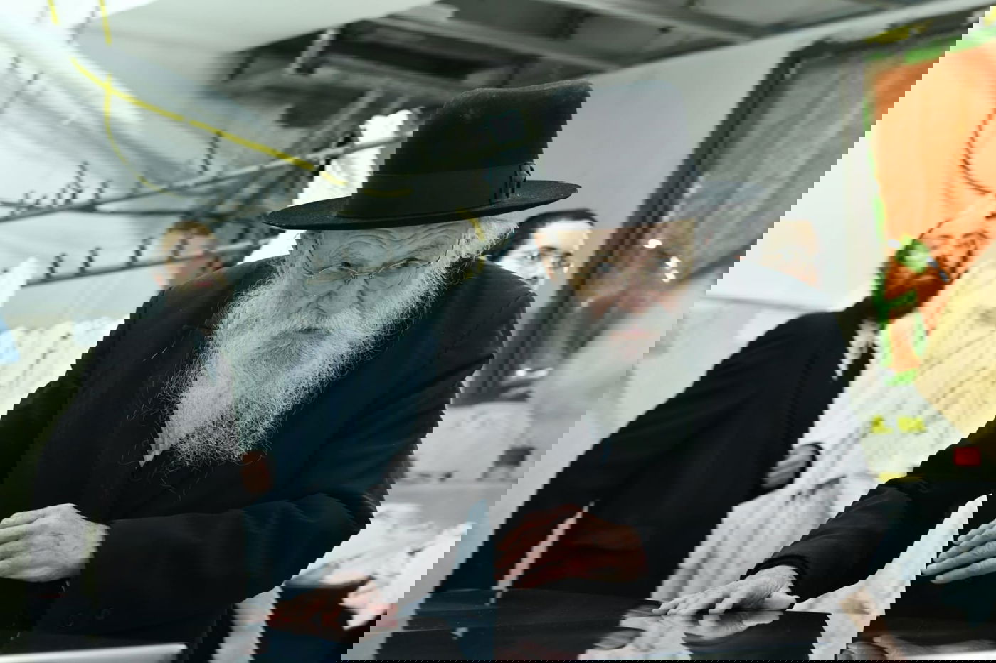 כך ה'חזונאישניקים' אופים מצות • תיעוד ענק