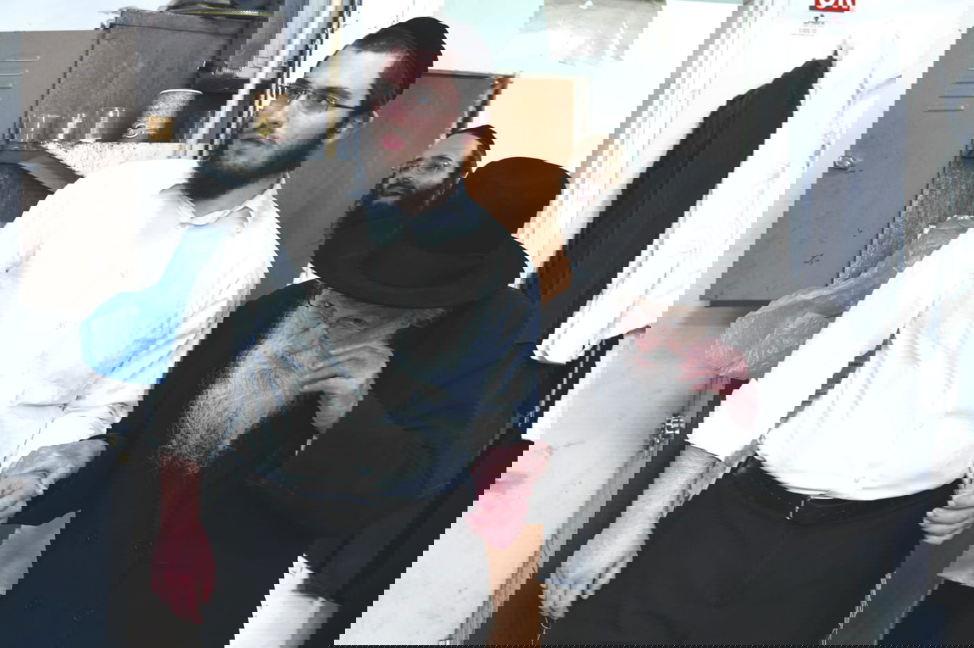 כך ה'חזונאישניקים' אופים מצות • תיעוד ענק