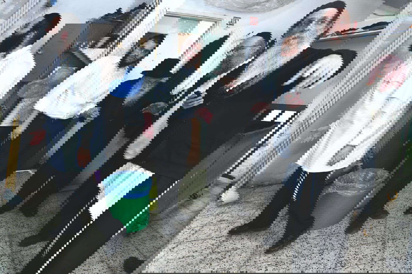 כך ה'חזונאישניקים' אופים מצות • תיעוד ענק