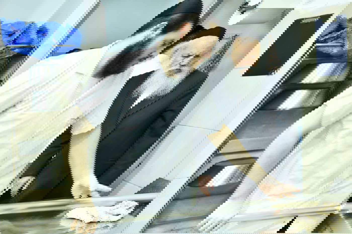 כך ה'חזונאישניקים' אופים מצות • תיעוד ענק