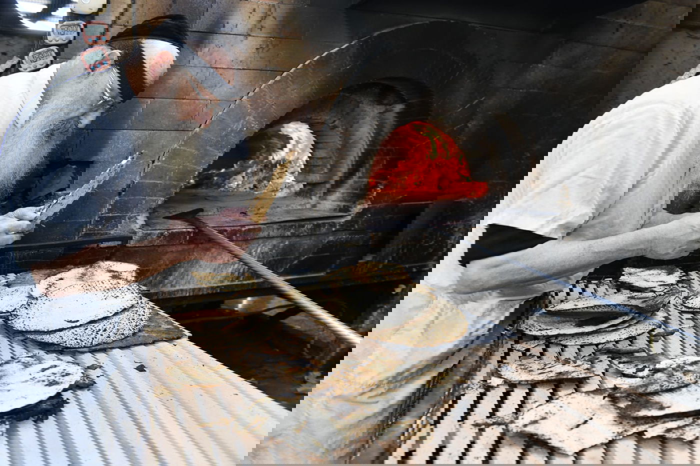 כך ה'חזונאישניקים' אופים מצות • תיעוד ענק