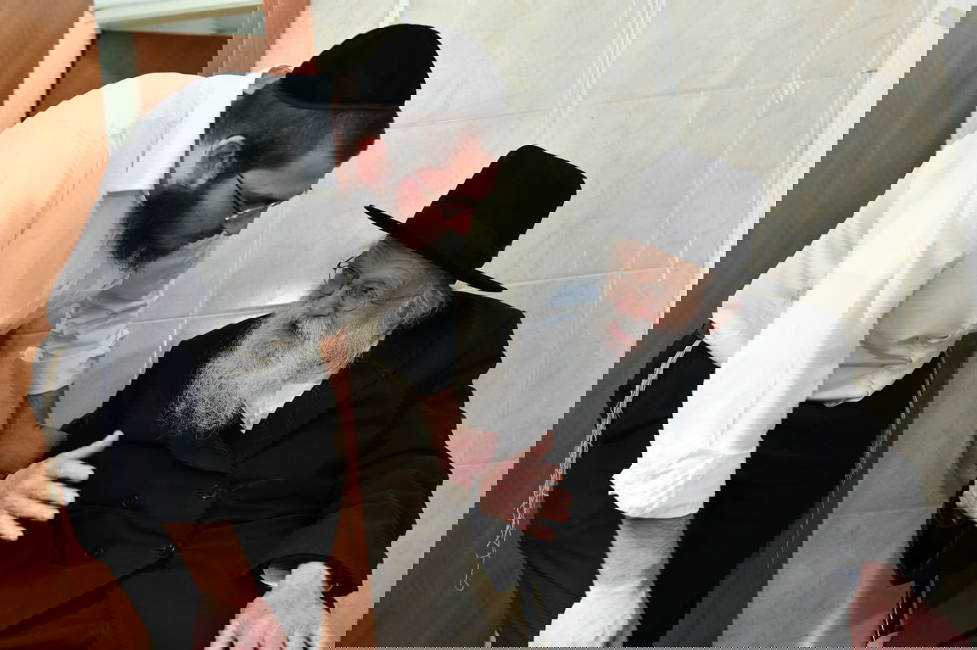 כך ה'חזונאישניקים' אופים מצות • תיעוד ענק