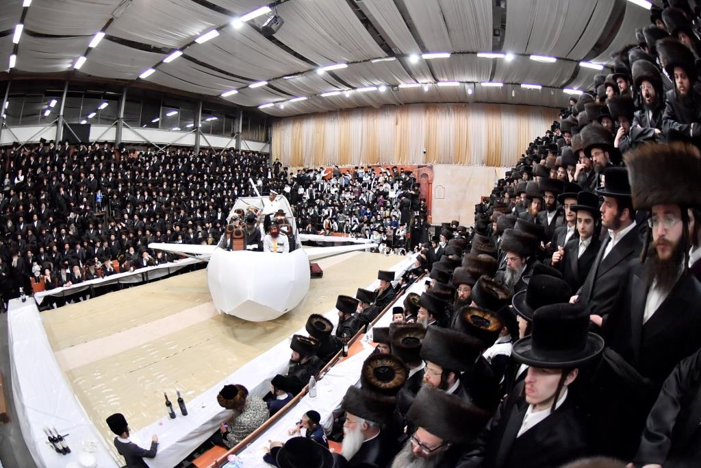 כך ציינו את חג הפורים בחצר הקודש ויז'ניץ