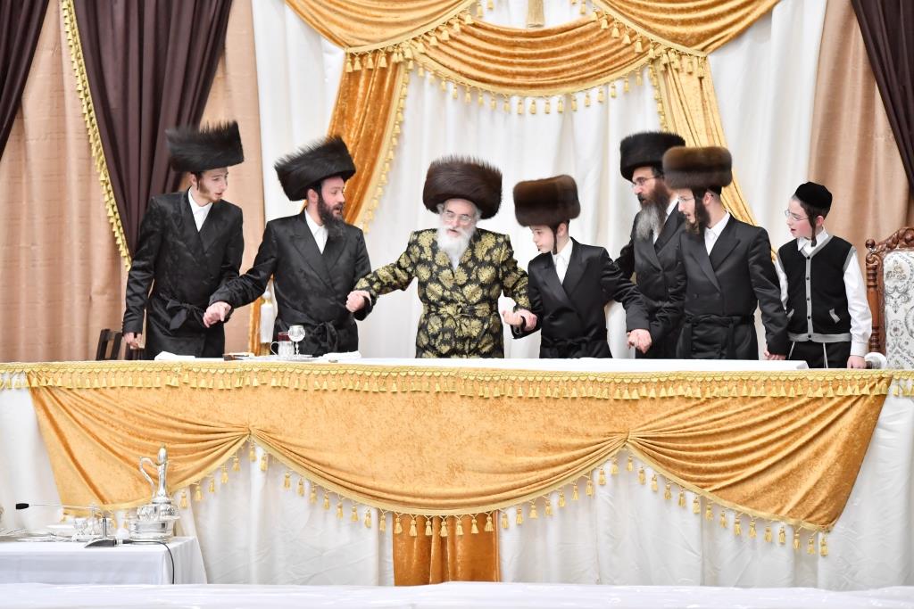 כך ציינו את חג הפורים בחצר הקודש ויז'ניץ