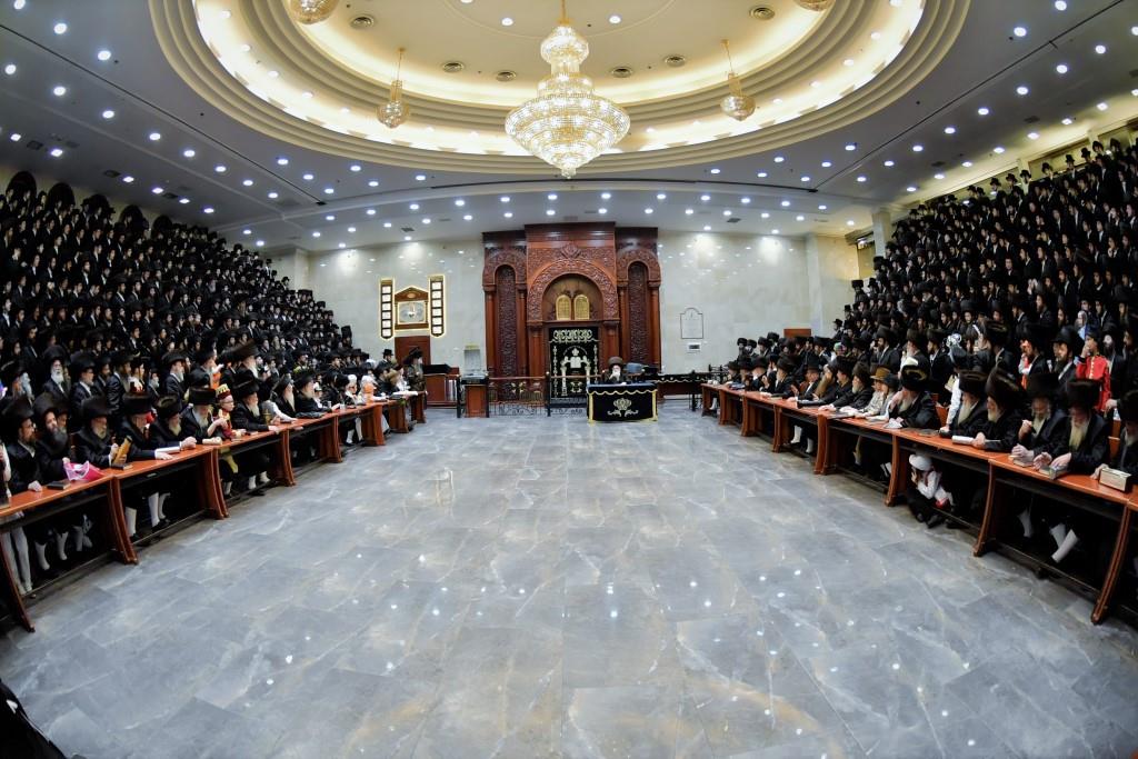 כך ציינו את חג הפורים בחצר הקודש ויז'ניץ