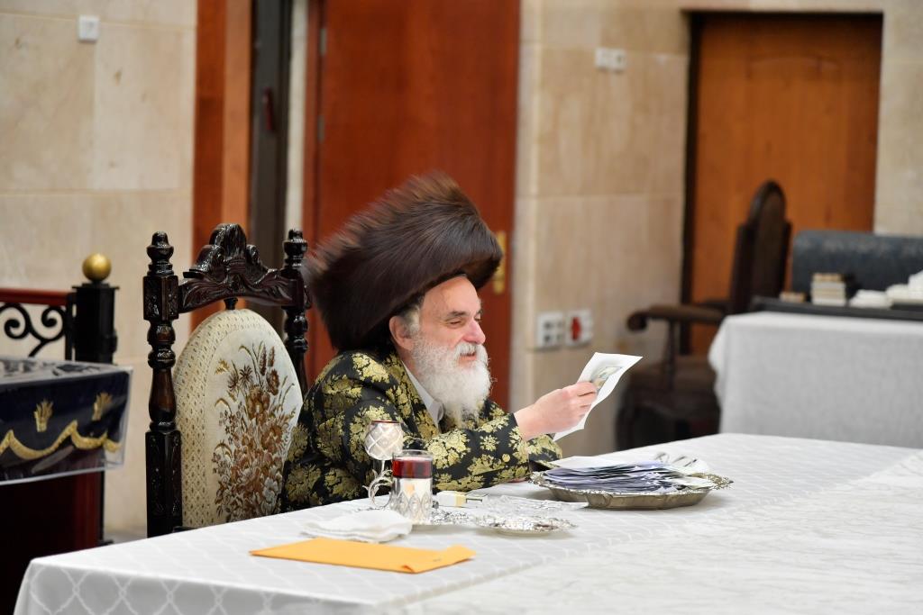 כך ציינו את חג הפורים בחצר הקודש ויז'ניץ