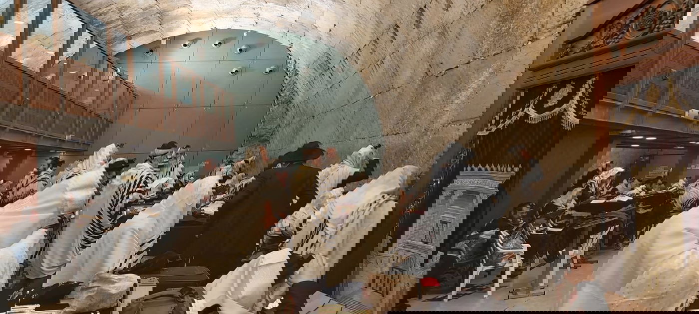 כך התפללו שחרית בכותל המערבי • תיעוד