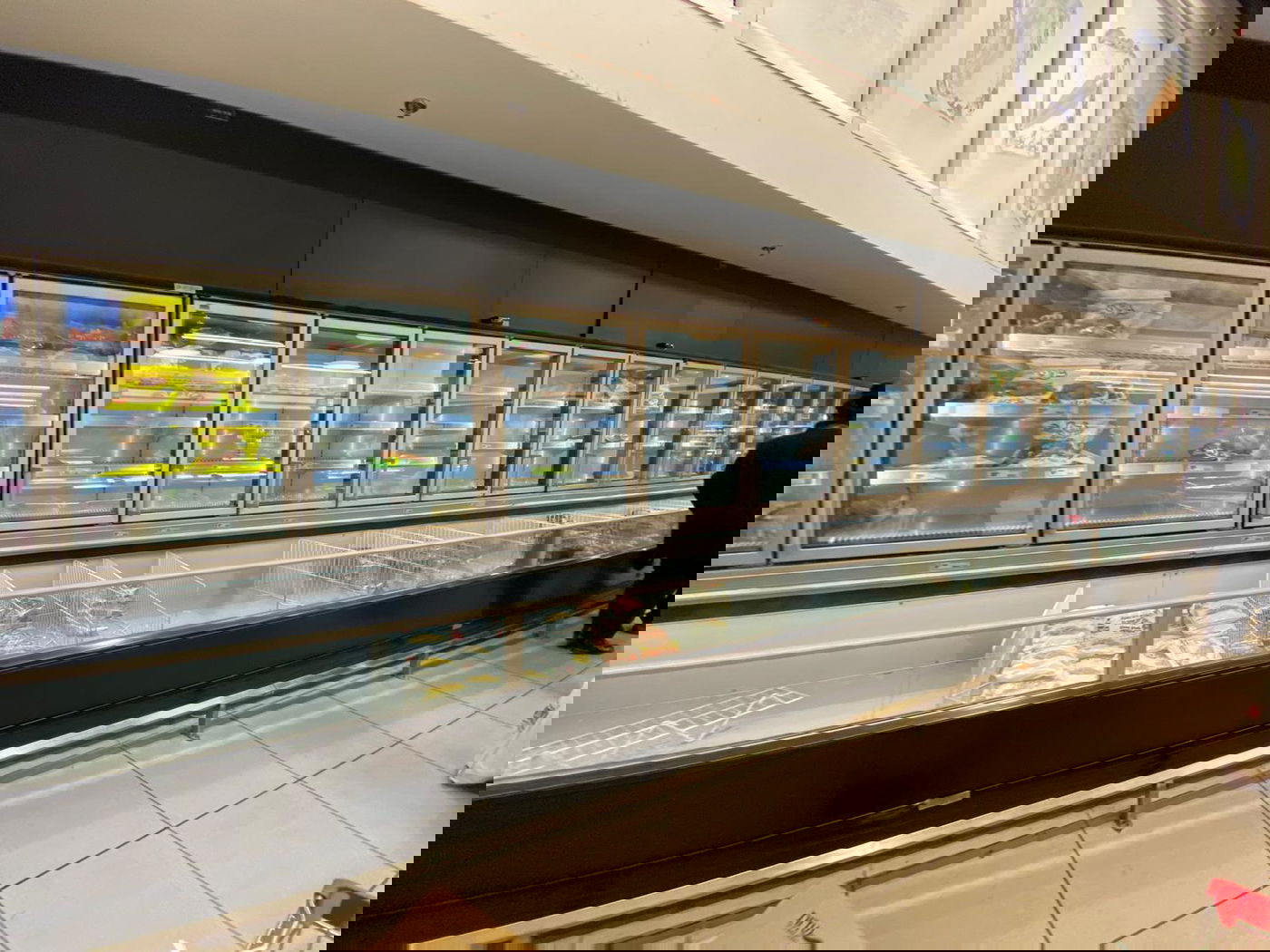 החרדים מסתערים על מדפי המרכולים • צפו