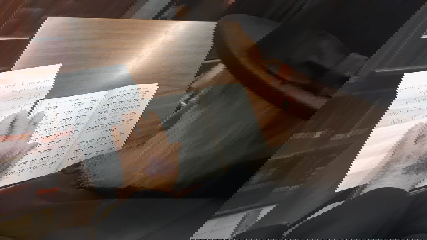 שר התורה נושא תפילה נגד הקורונה