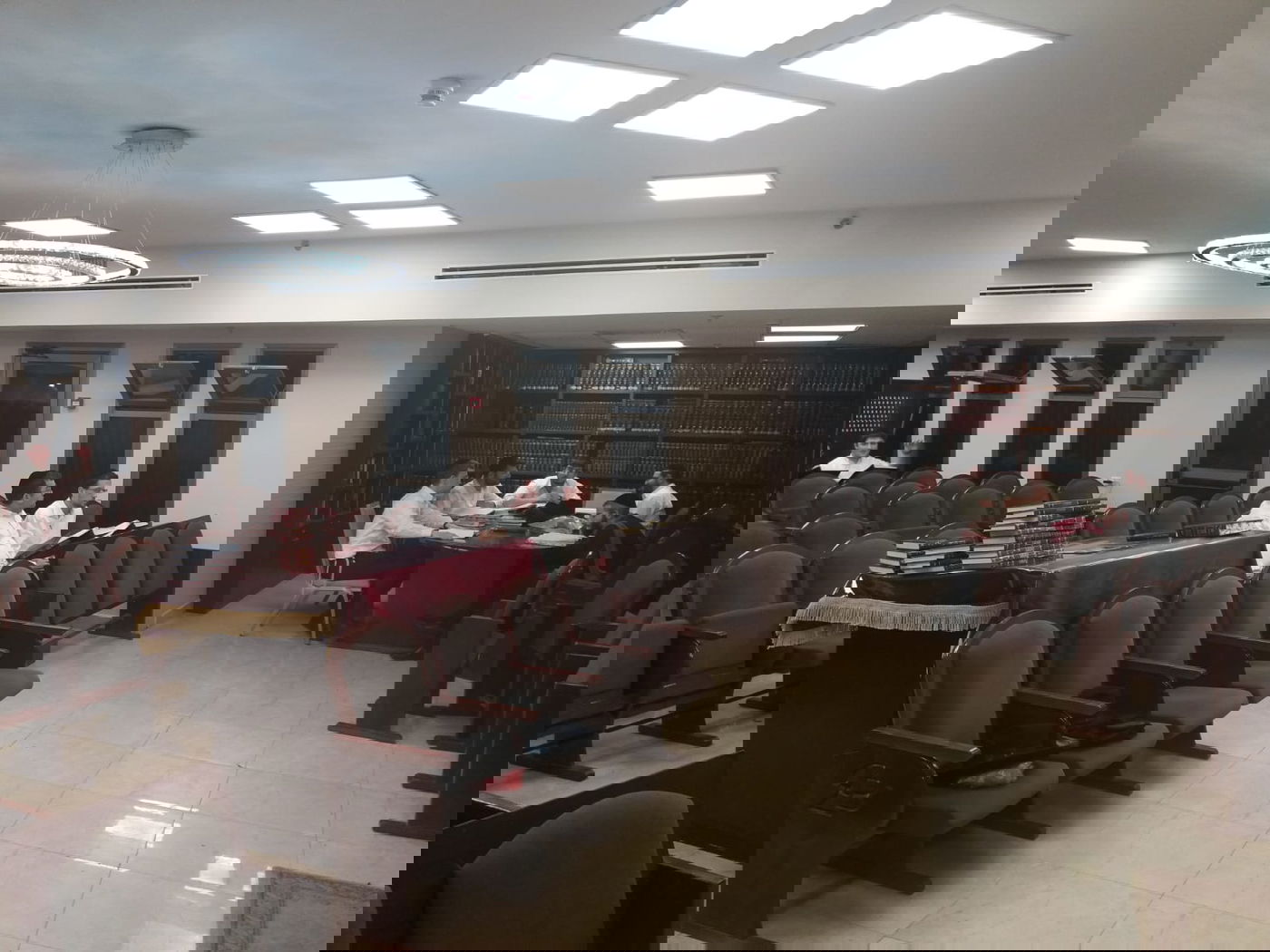 בחורי ישיבת שערי שמועות בחפץ חיים. באדיבות המצלם