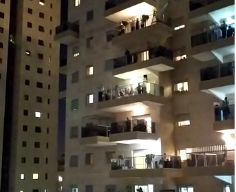 המקהלה הפתיע את הזוג שהתחתן בפ"ת