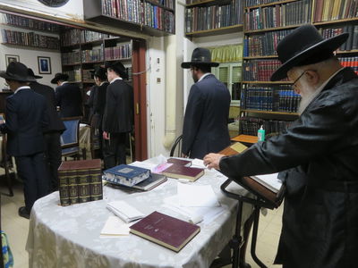 ראש הישיבה הגרב"ד פוברסקי בדוגמה אישית: התפלל בחדר נפרד