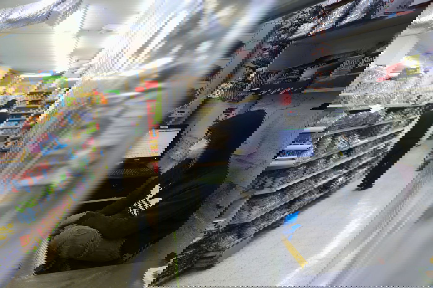 בתי כנסת ריקים ומסכות: טלזסטון נערכת לסגר