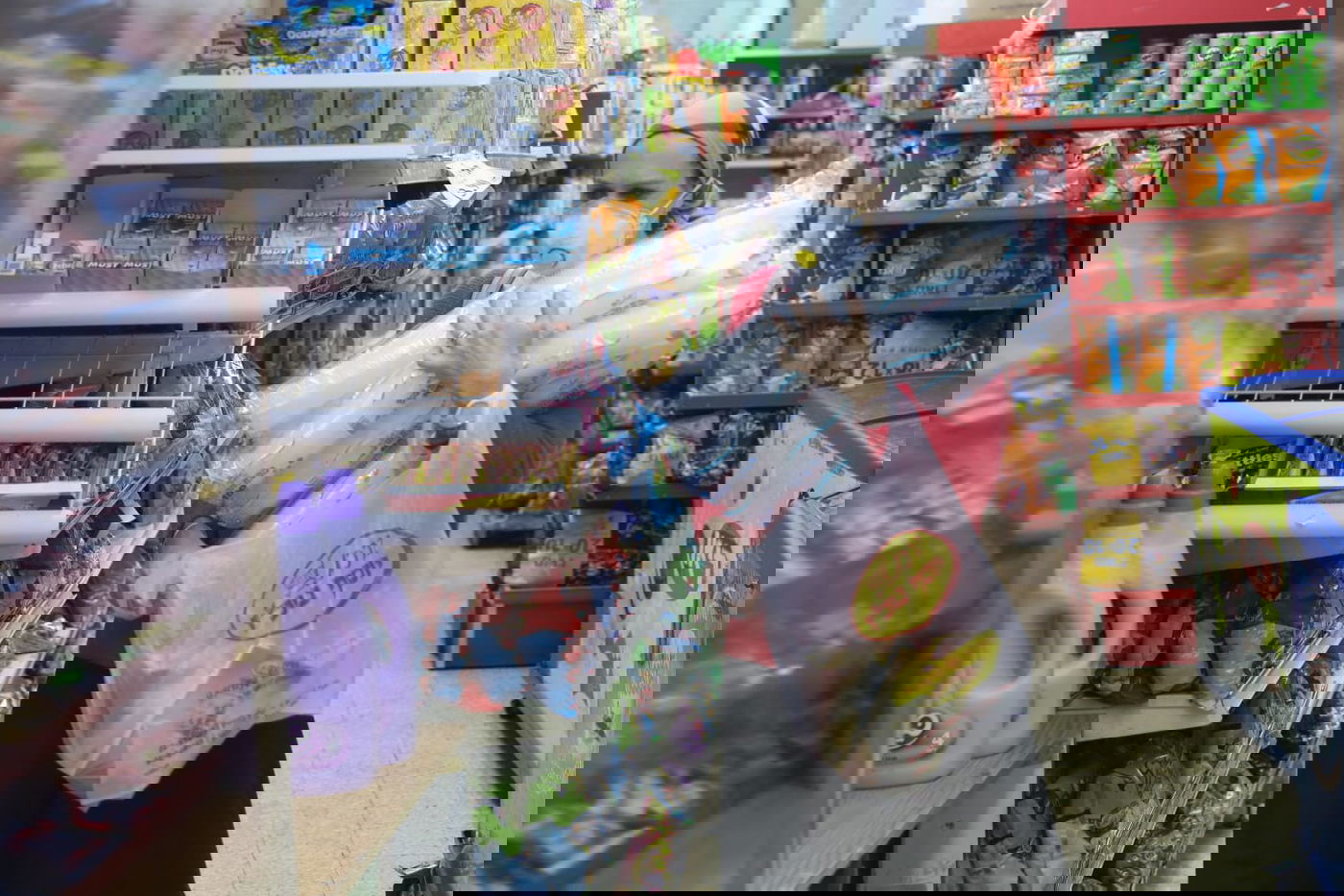 בתי כנסת ריקים ומסכות: טלזסטון נערכת לסגר