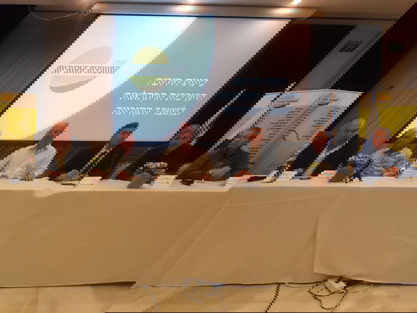 השר צחי הנגבי וחברי הכנסת שוסטר ובן ברק לצידו של ראש מועצת מרחבים, שי חג'ג'