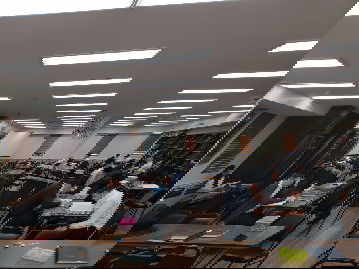 שיעורו של הגר"א אריאלי התקיים בחדר ריק