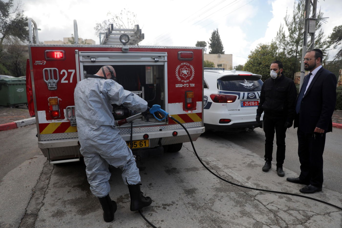 מסיכות וחיטוי: הבהלה בטלז סטון מהקורונה