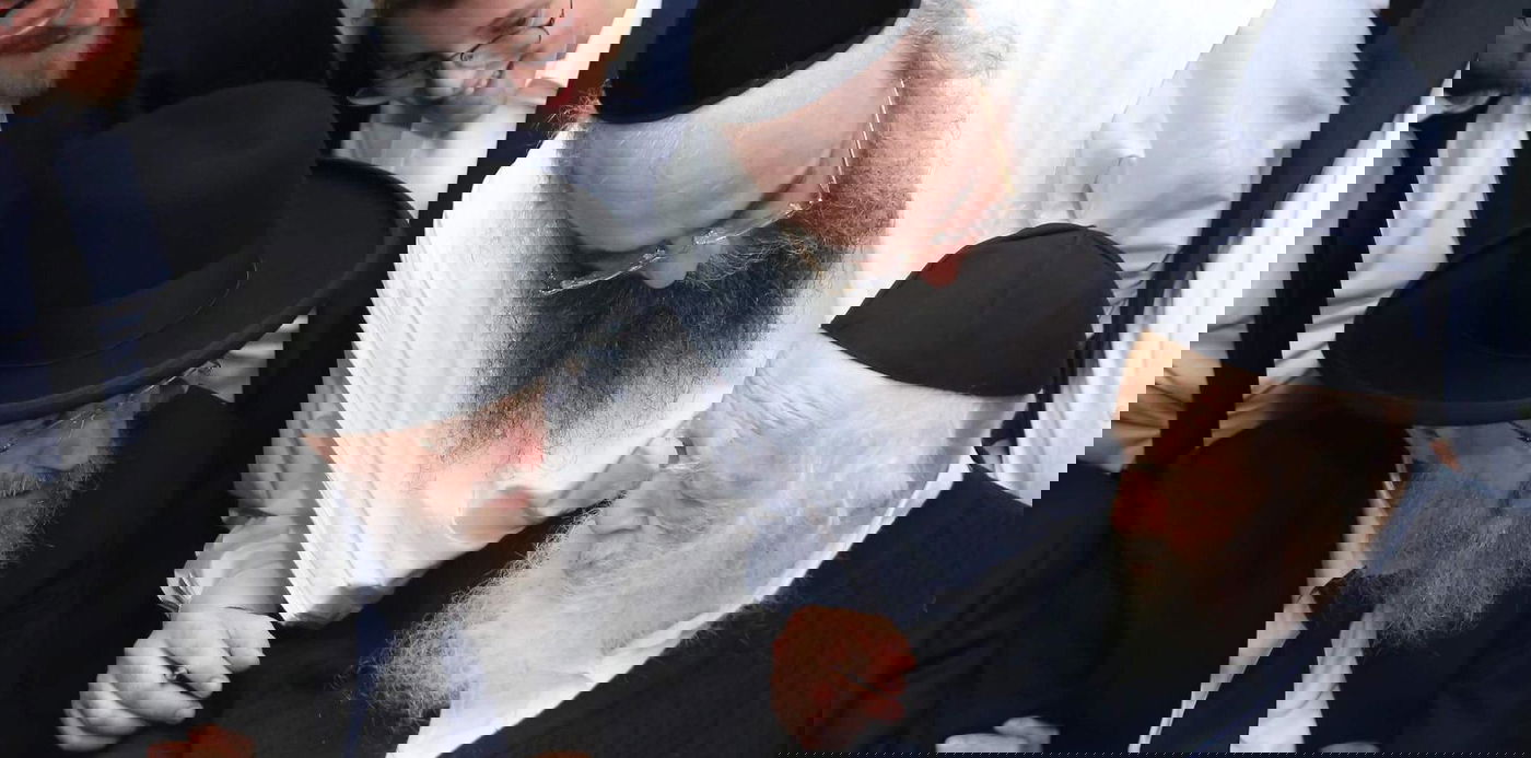 מרן שר התורה: 'להימנע בימים אלו מטבילה במקווה גברים'