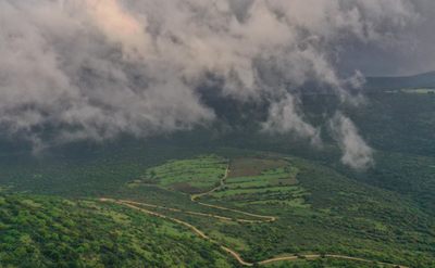 תיעוד רחפן: הערפל כיסה את כפר הנופש