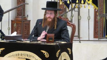 האדמו"ר מקאליב חיזק את ניצולי השואה שבבידוד