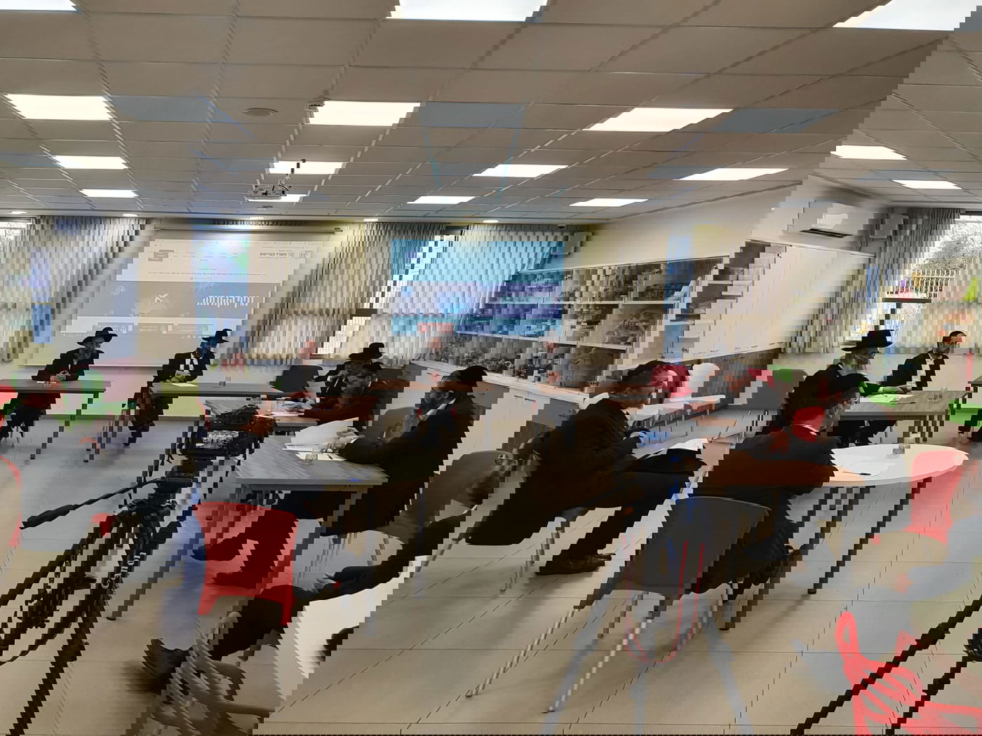 רבני מודיעין עילית: נשים ומבוגרים, לא לבוא לבית הכנסת