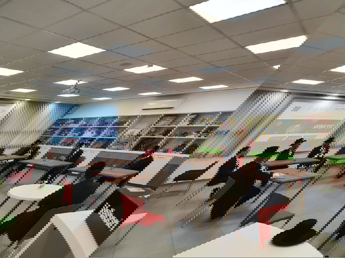 רבני מודיעין עילית: נשים ומבוגרים, לא לבוא לבית הכנסת