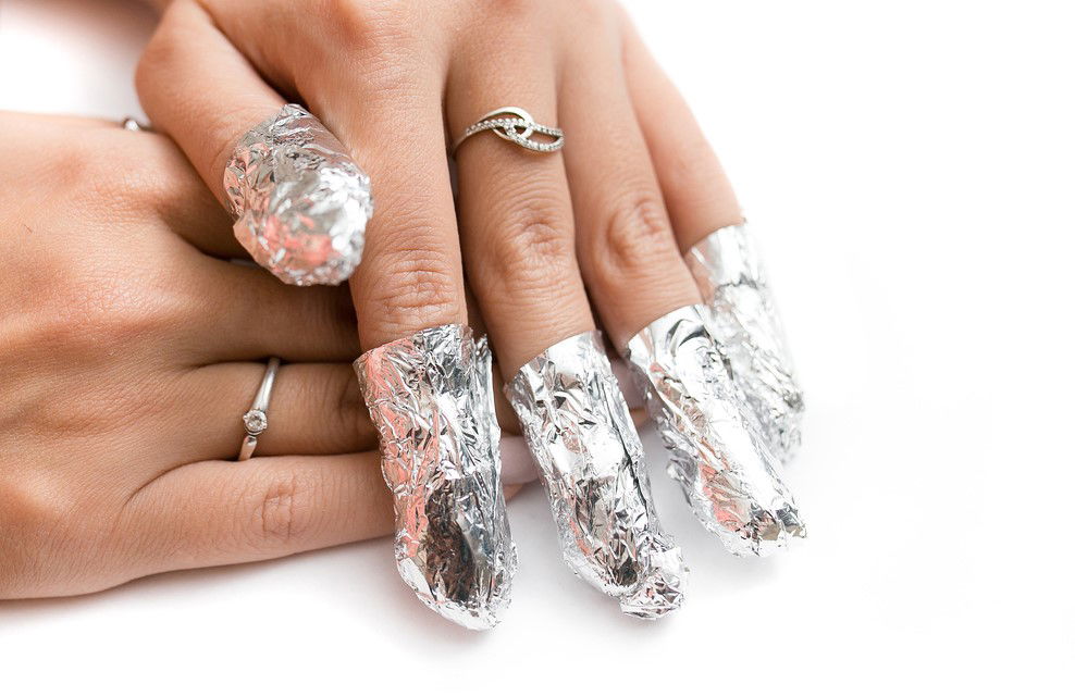 מדריך: איך להסיר לק ג'ל לבד בבית