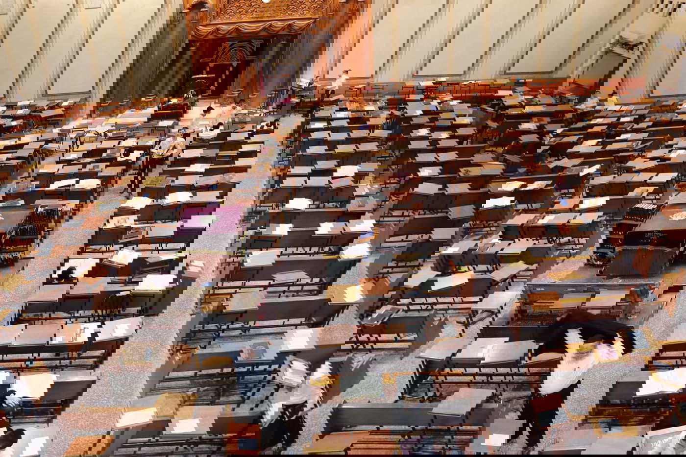 תיעוד עצוב: כשתלמידי פוניבז' פונו מהישיבה