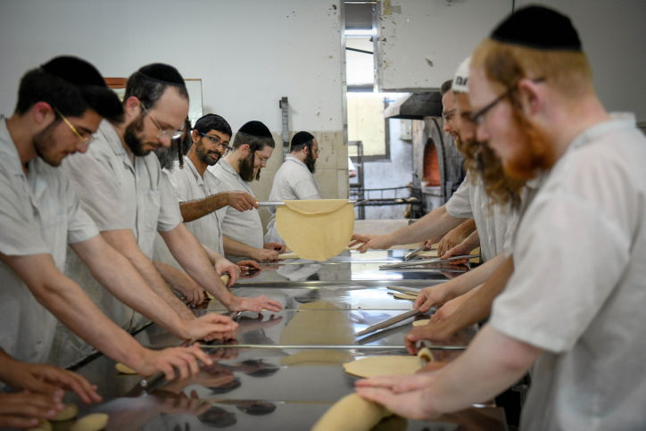 אפיית מצות, ארכיון