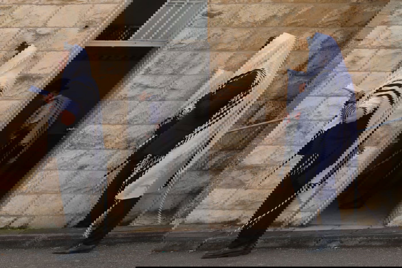 כך שמרו על התקנות ב"שטיבלך חסידים" • צפו