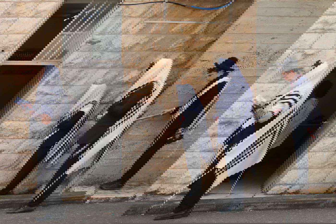 כך שמרו על התקנות ב"שטיבלך חסידים" • צפו