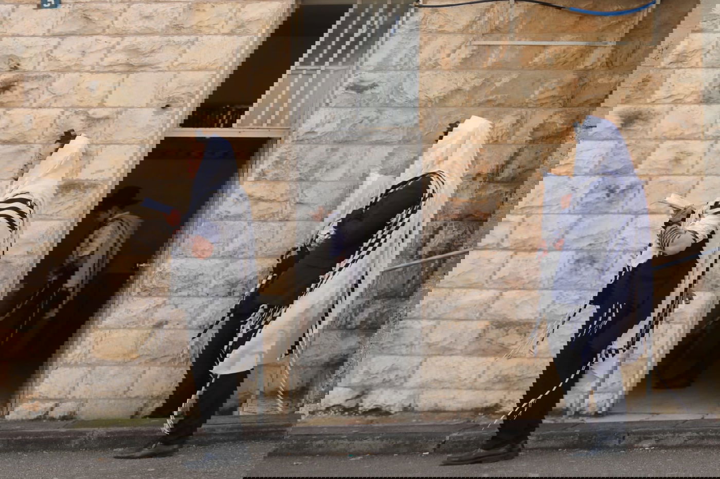 כך שמרו על התקנות ב"שטיבלך חסידים" • צפו