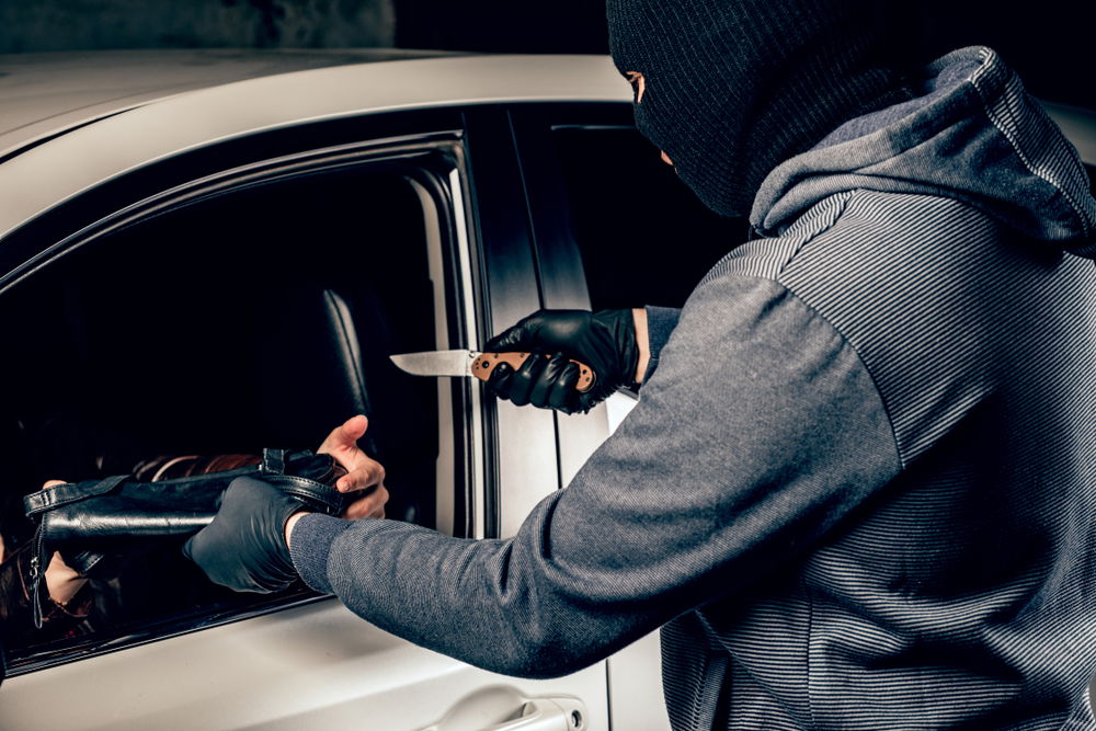 בני 16 ו-20 שדדו נהג מונית בתל אביב ונעצרו