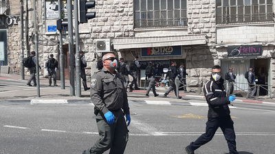 כוחות משטרה גדולים אכפו במאה שערים את צו הסגירה של משרד הבריאות