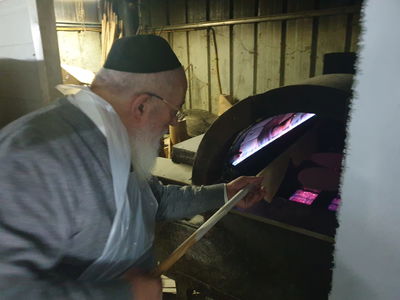 הראשל"צ הגר"ש עמאר הקדים את אפיית המצות