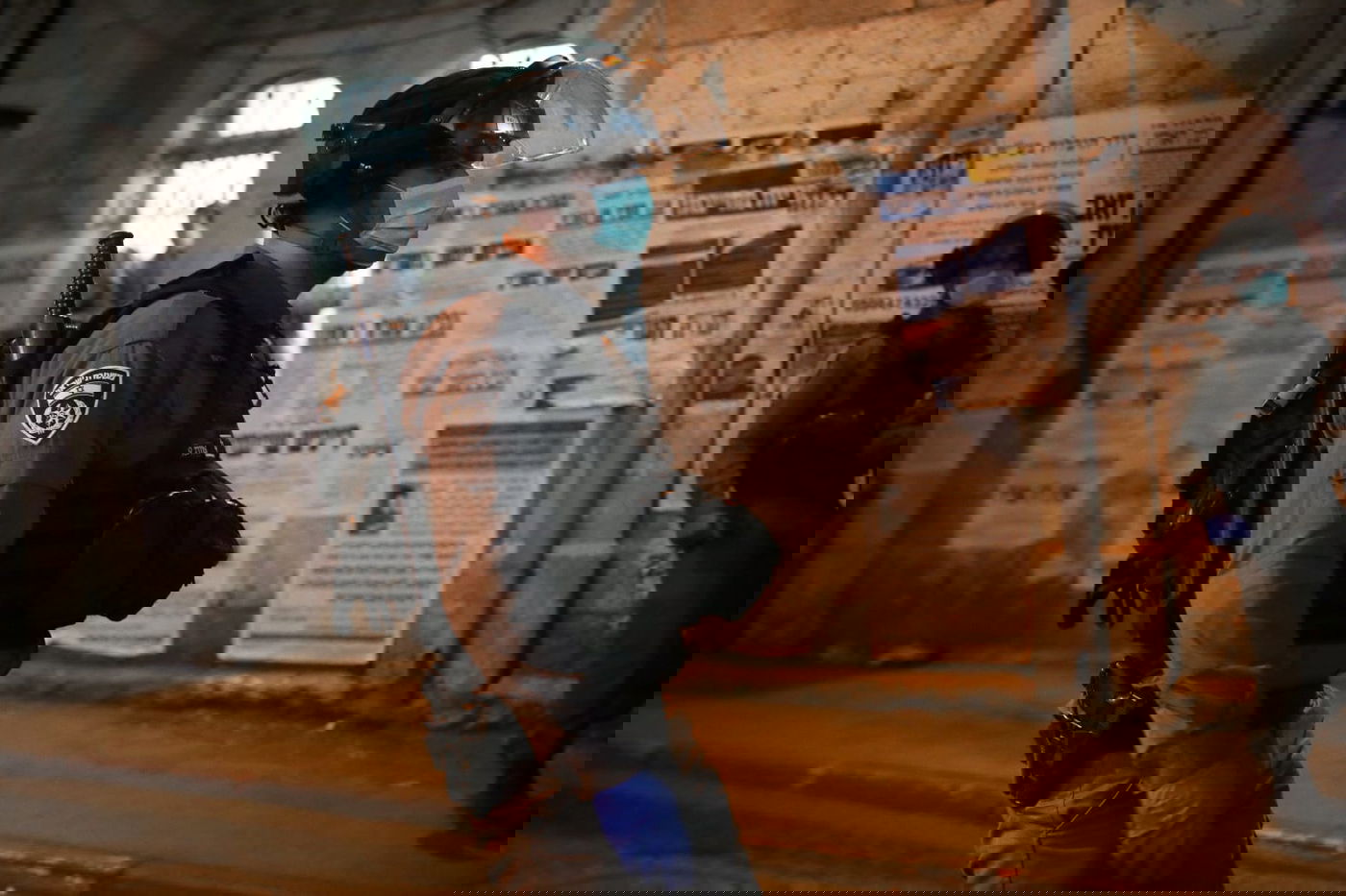 "נאצים" ואלימות: ערב סוער במאה שערים