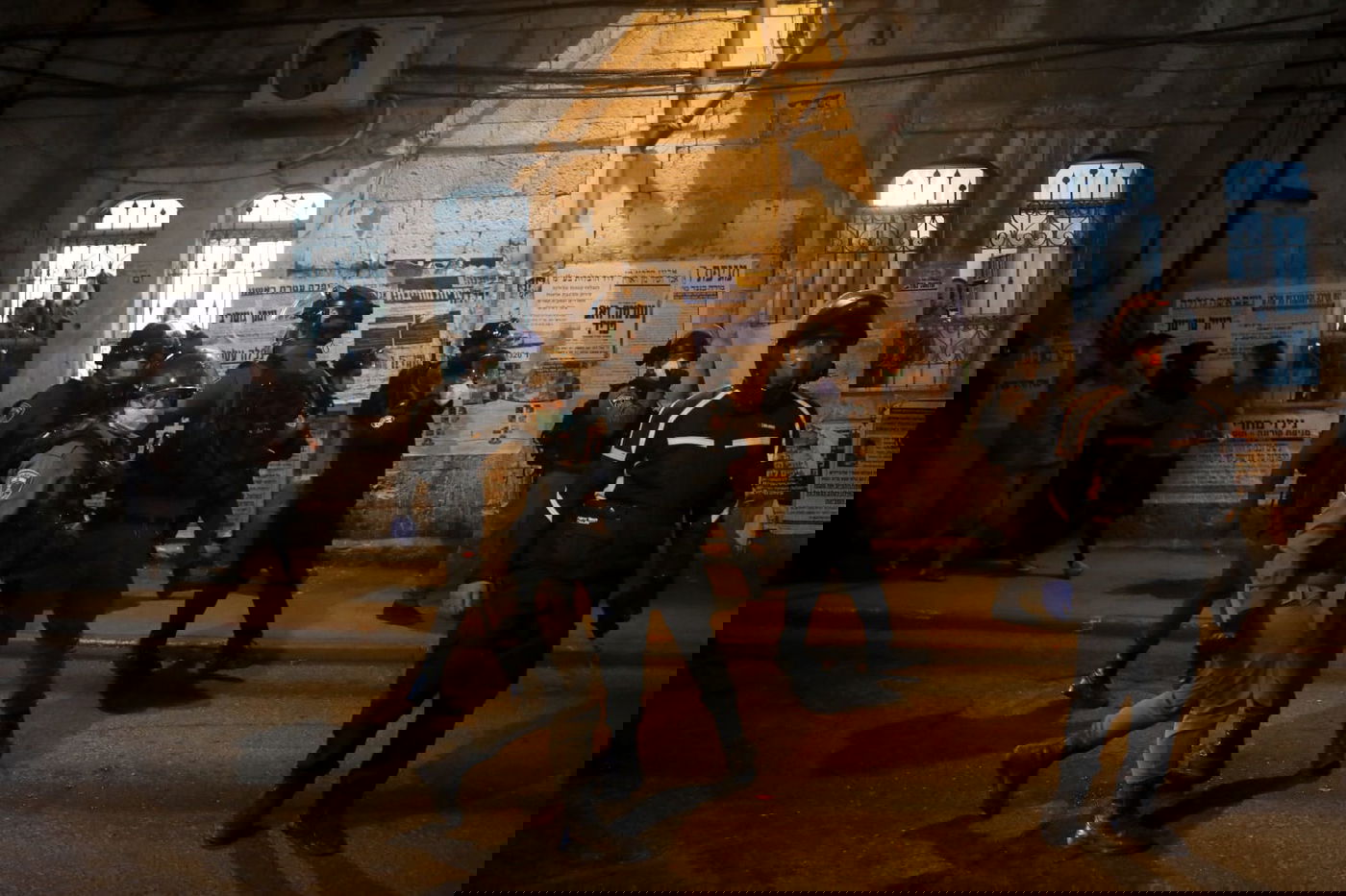 "נאצים" ואלימות: ערב סוער במאה שערים