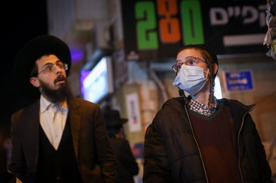 כאש בשדה קוצים // דפנה קורץ