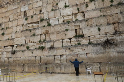 הכותל, השבוע