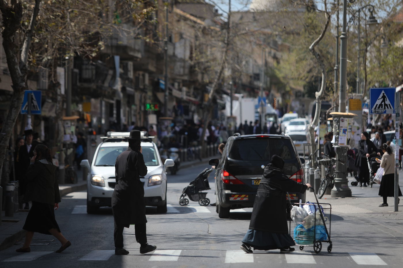 הסגר? רחובות ירושלים החרדית עדיין הומים