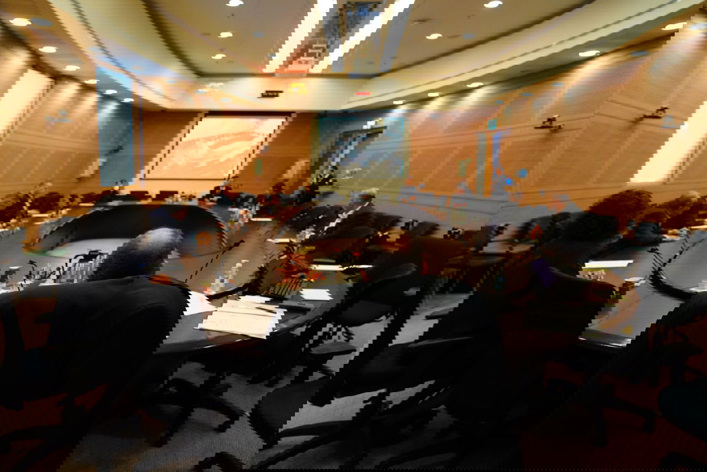 הוועדה המסדרת, הבוקר