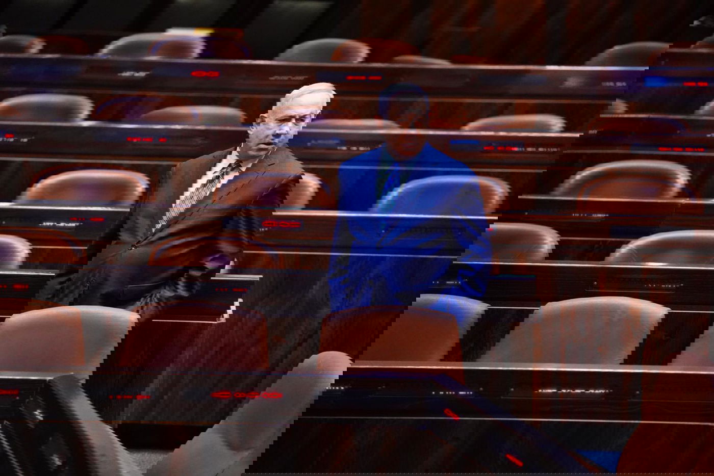 נתניהו. נכנס להצביע בעד גנץ