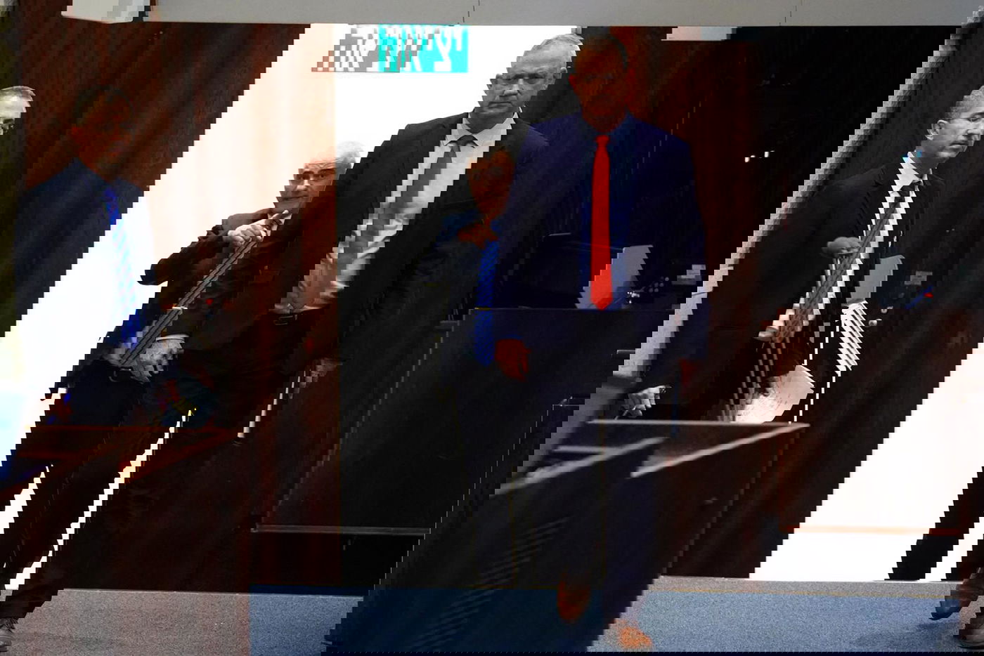 החרדים מרוצים מ'ממשלת חירום'; השמאל: "זה יום שחור"