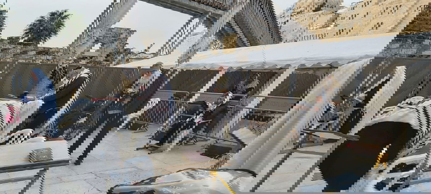 תיעוד עצוב: ראש חודש ריק בכותל המערבי