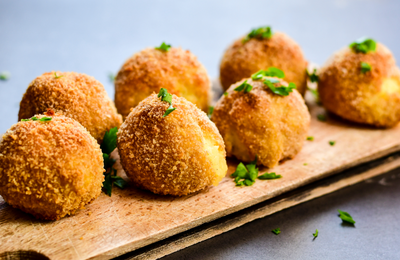 ארנצ'יני - כדורי ריזוטו ומוצרלה בציפוי פנקו