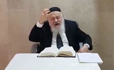 ראש הישיבה נתן 'שמוס' והחל לשיר: "נישט דא קיין טבע"