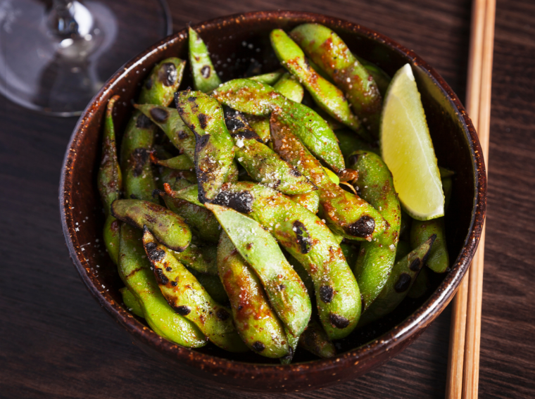 מתכון לאֶדָמָמֶה צלוי בתנור עם טעם משודרג