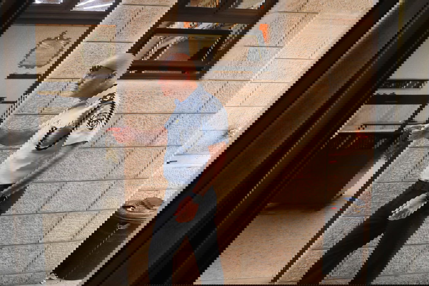 צפו: השוטרים עצרו מתפללים במאה שערים